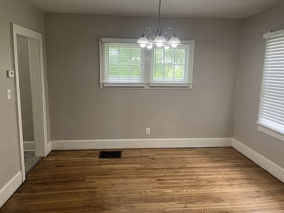 5th image of 370 Terrace Dr