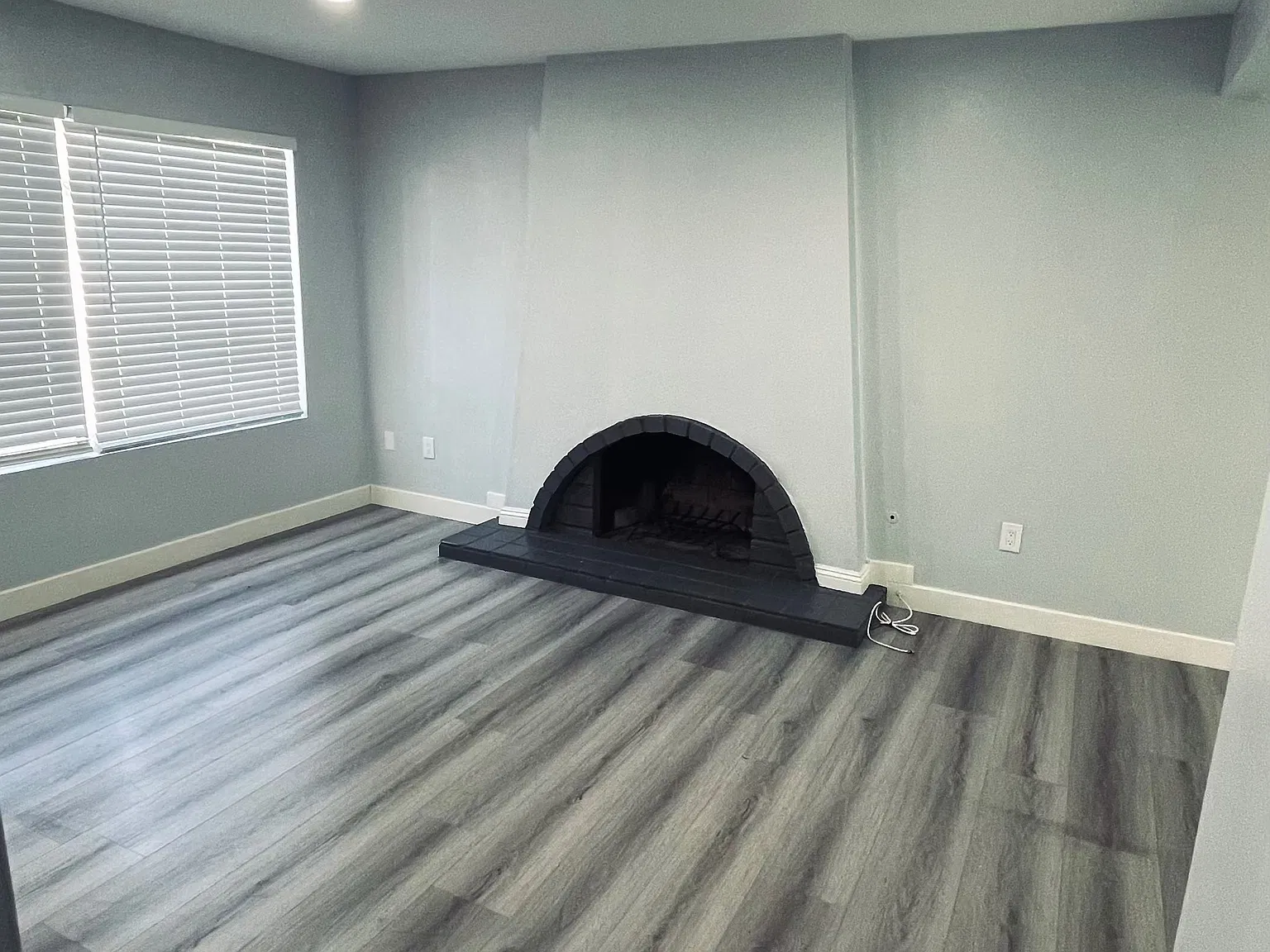 3 bed, 1.5 bath, 1300 sqft, $3,350 — Photo 1