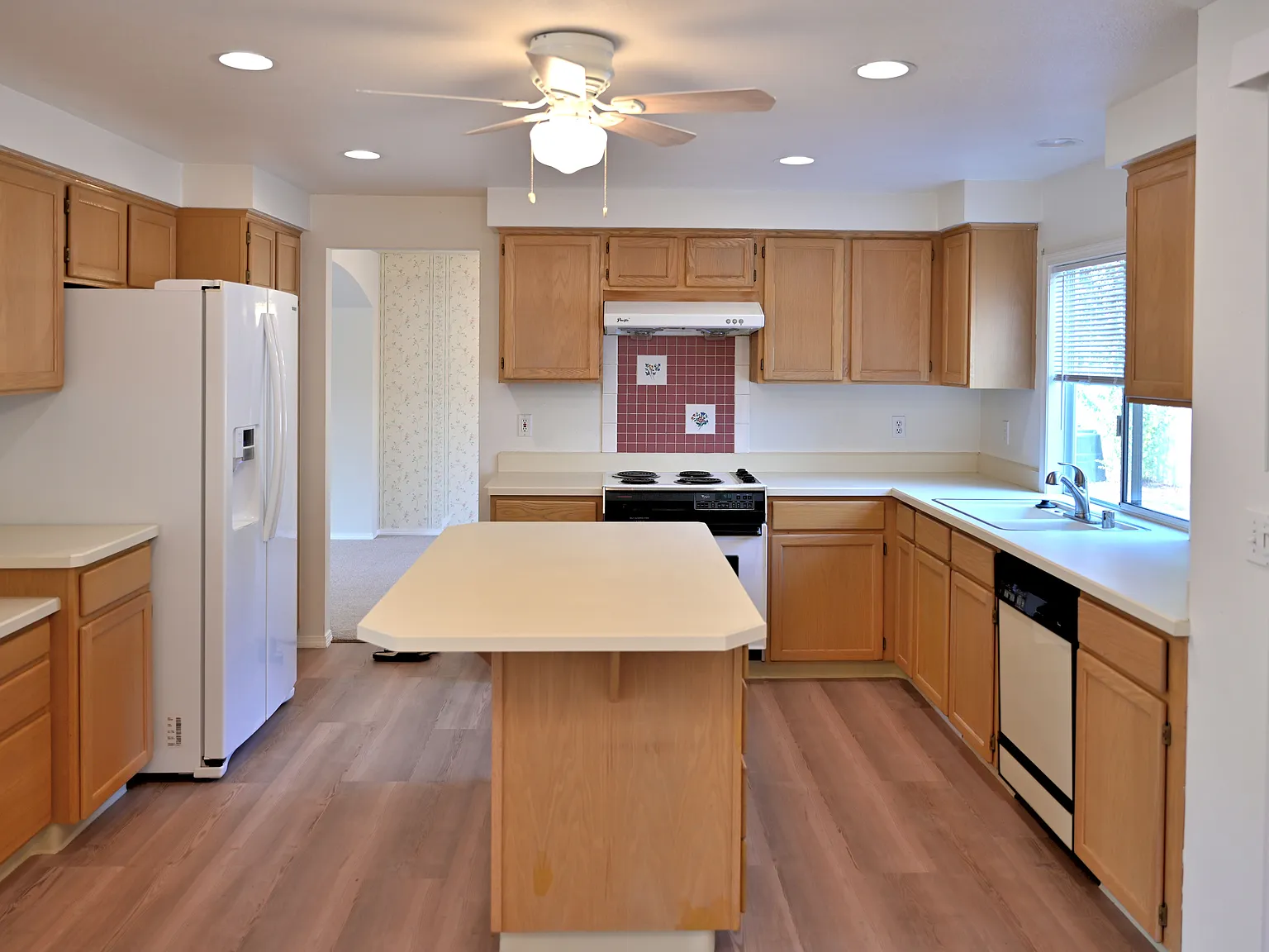 4 bed, 2.5 bath, 2247 sqft, $2,995 — Photo 4