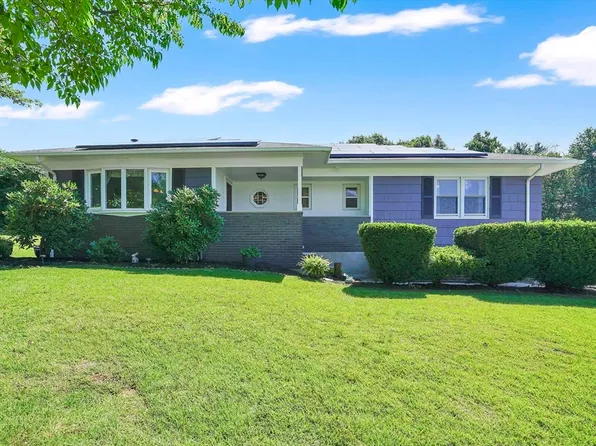11 Juniper Hill Rd, Ware, MA 01082