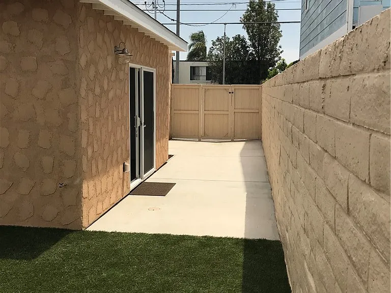 22633 Figueroa St — Photo 6