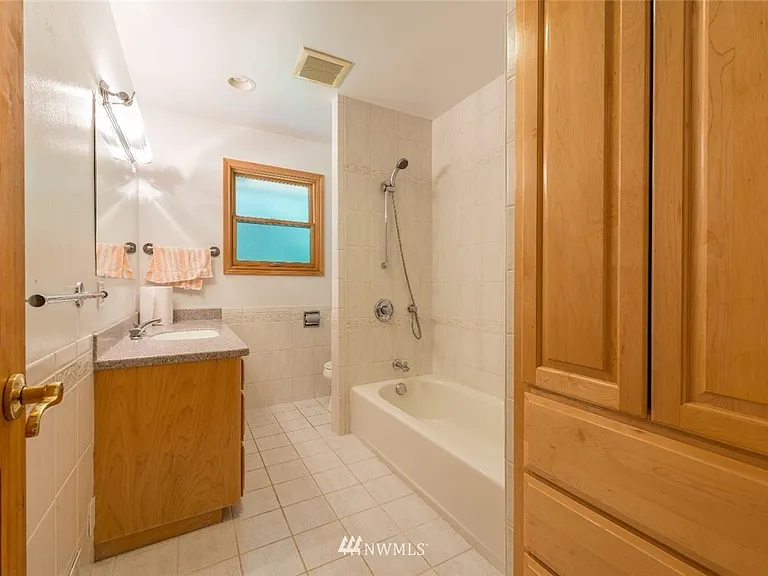 16035 SE 43rd St — Photo 9