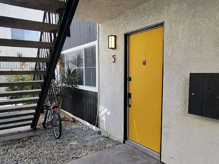 8517 Cedros Ave — Photo 11