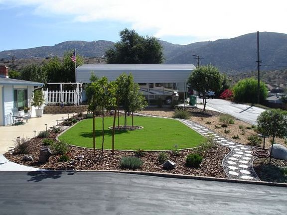 Front yard & RV Pad w/hook ups