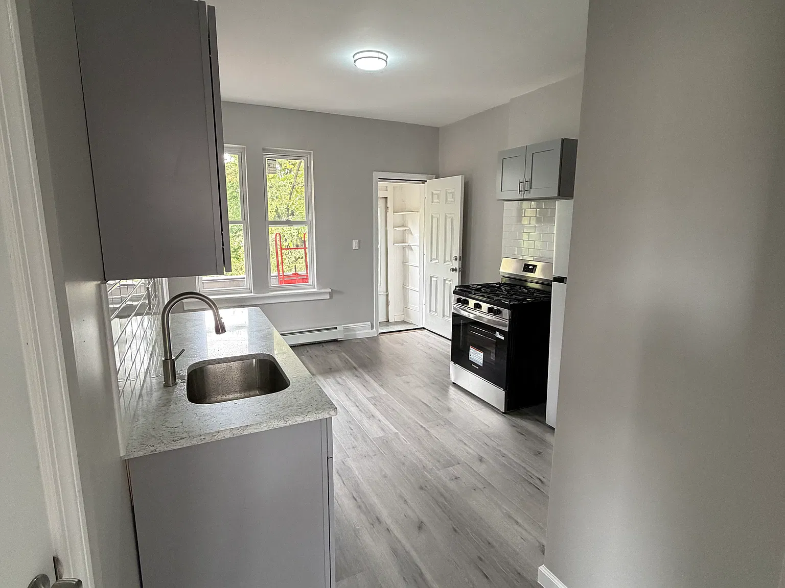 3 bed, $2,400 — Photo 2