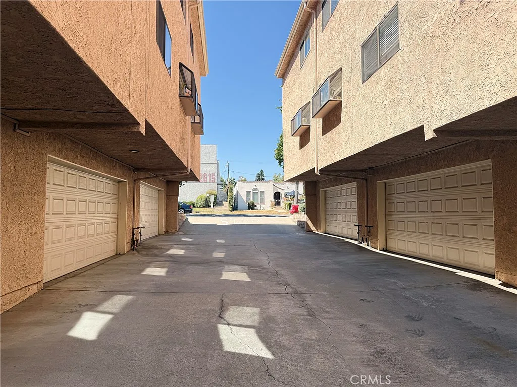 3 bed, 2.5 bath, 1514 sqft, $3,390 — Photo 2
