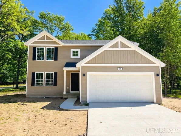 39 Tipperary Rd, Gladstone, MI 49837