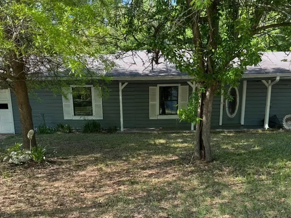 2407 Hickory St, Kilgore, TX 75662