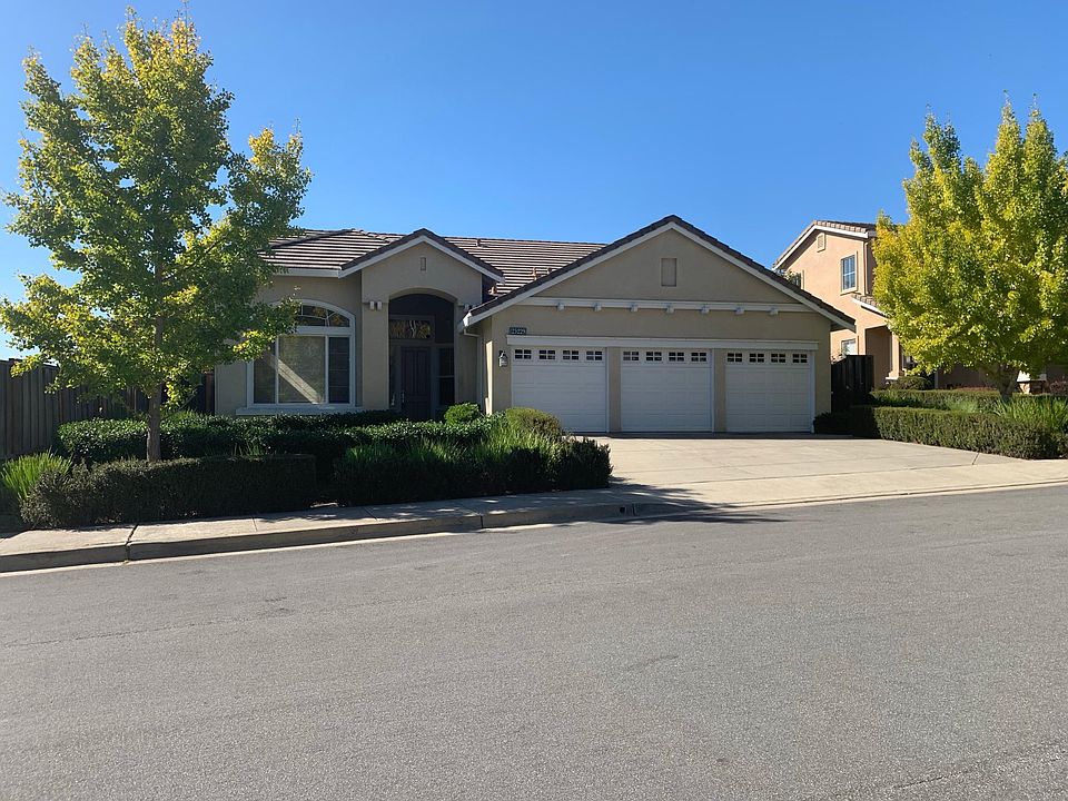 1st image of 25229 Canyon Oaks Ct