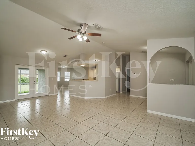 2100 SW 12th Ter — Photo 5