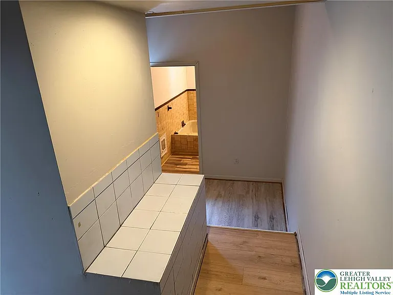 177 W Tilghman St — Photo 5