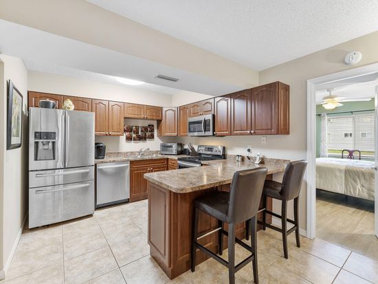 112 SE Village Drive #112, Pt Saint Lucie, FL 34952