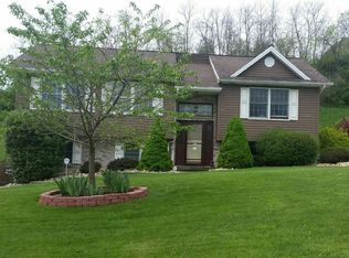541 Hickory Ln, Houston, PA