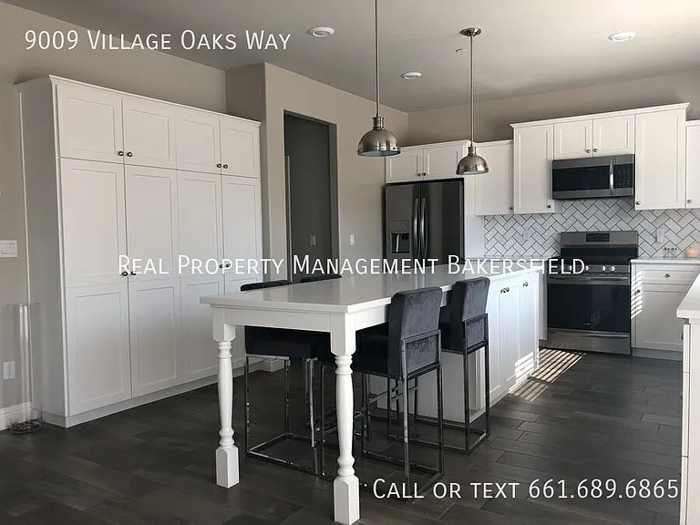 9009 Village Oaks Way — Photo 2