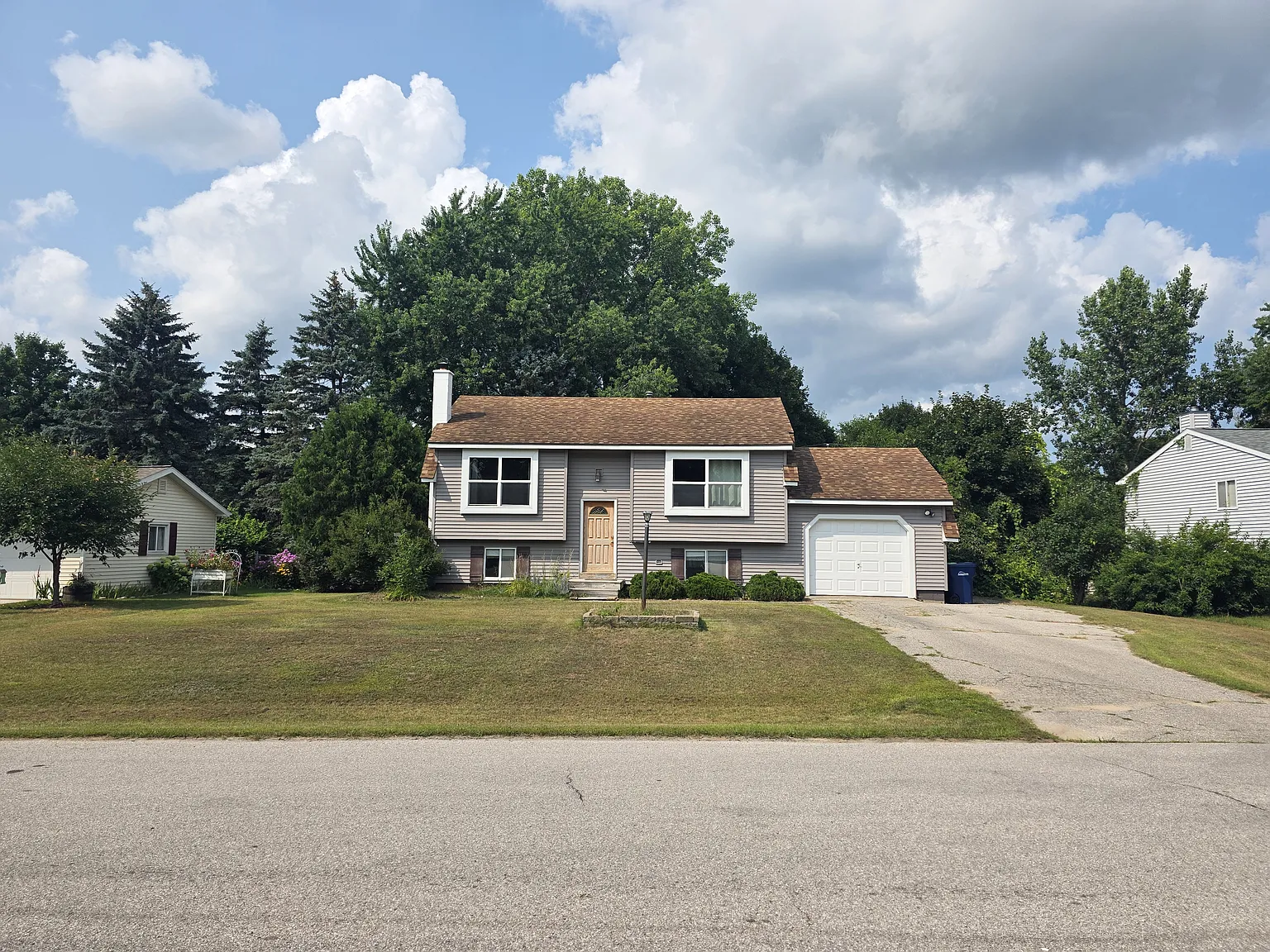 3 bed, 1345 sqft, $2,350 — Photo 1