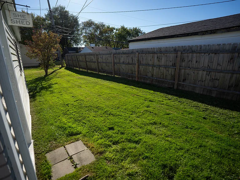 22932 Allor St — Photo 37