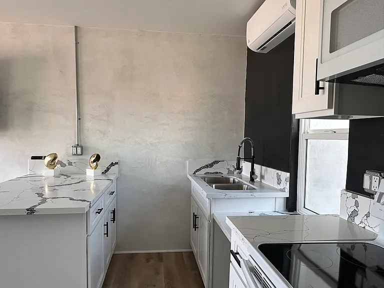6545 Pine Ave #3 — Photo 7