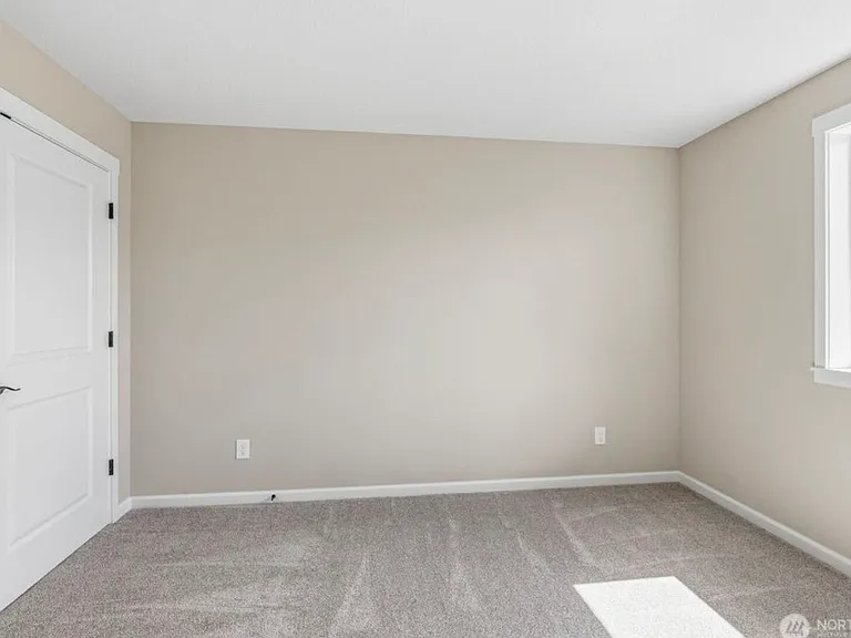 204 Douglas St — Photo 10