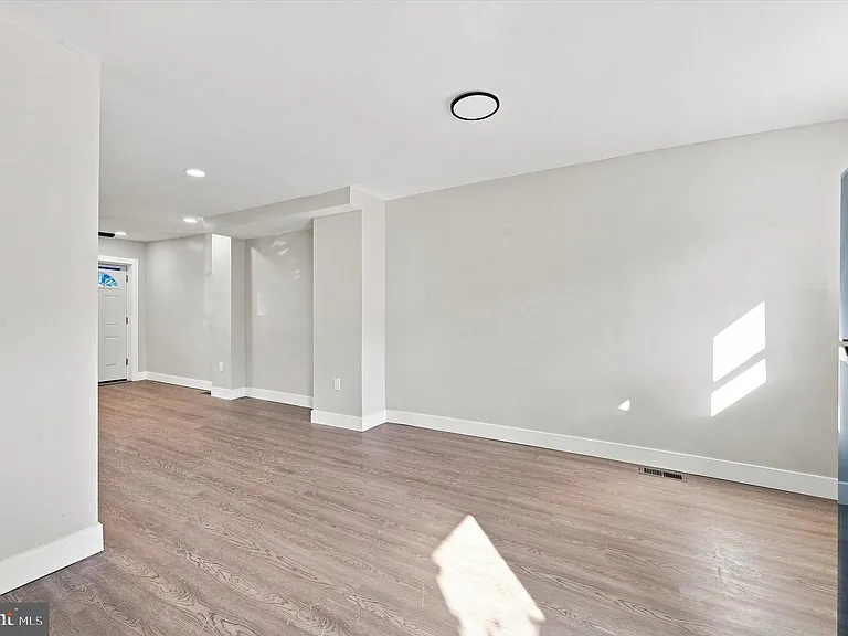 5840 Crittenden St — Photo 12