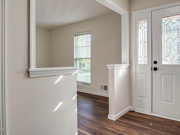 3rd image of 406 Grandview Dr