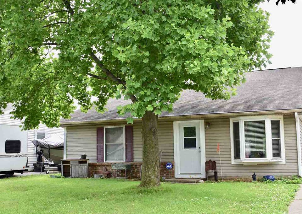 1st image of 3243 Chaucer Dr