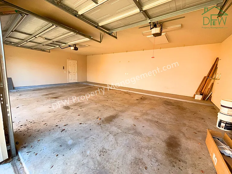 1205 Golden Gate Dr — Photo 35