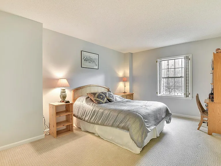 2105 Jamieson Ave — Photo 18