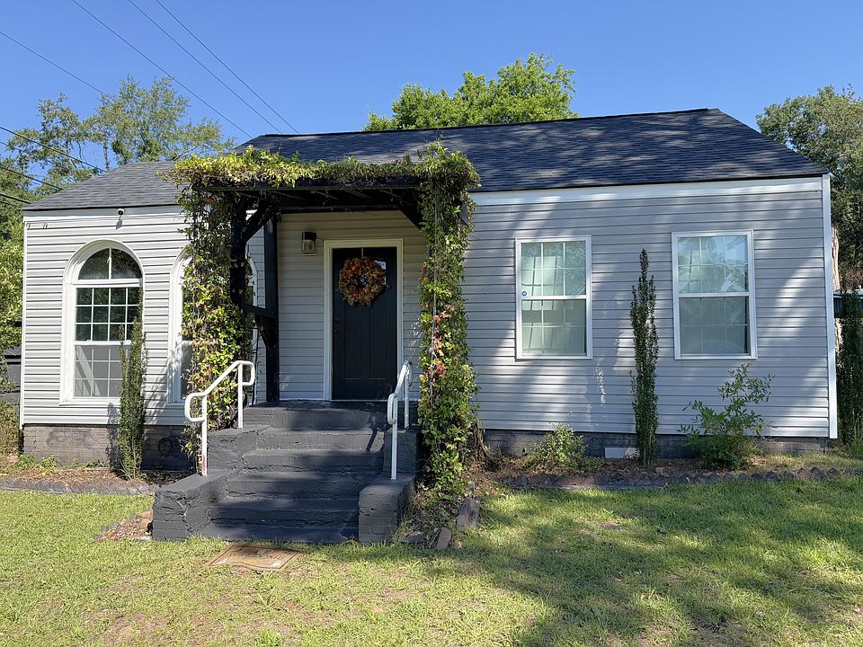 1st image of 1101 Pine Dr NW