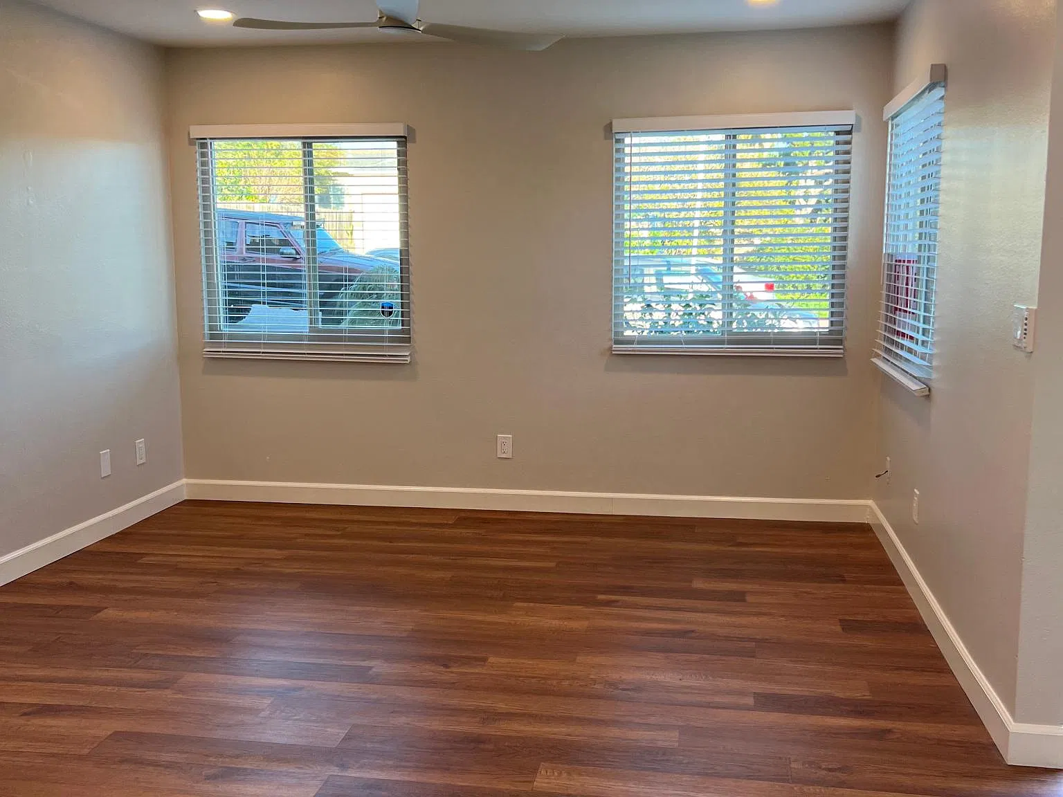 2 bed, 800 sqft, $4,300 — Photo 3