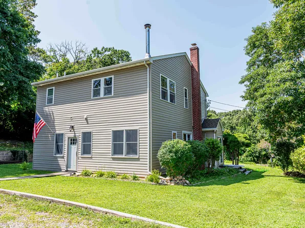 64 Huntington Rd, Sound Beach, NY 11789
