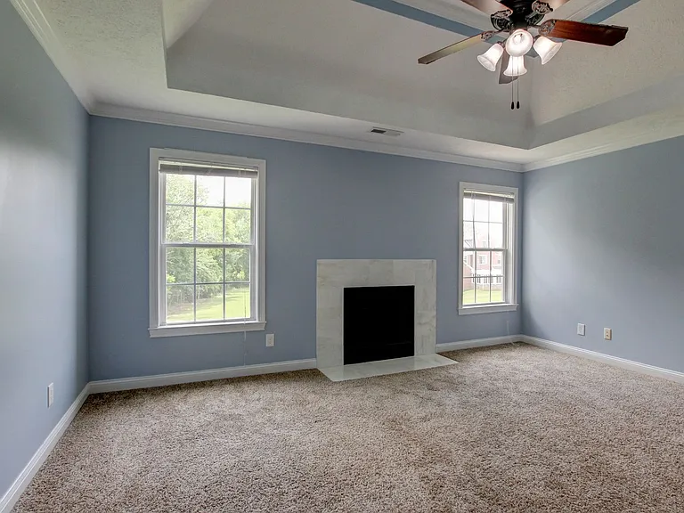 716 Cavalier Dr — Photo 15
