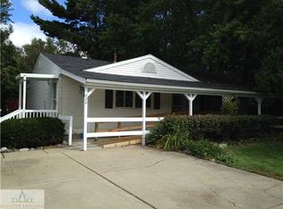 828 W Willoughby Rd, Lansing, MI 48911