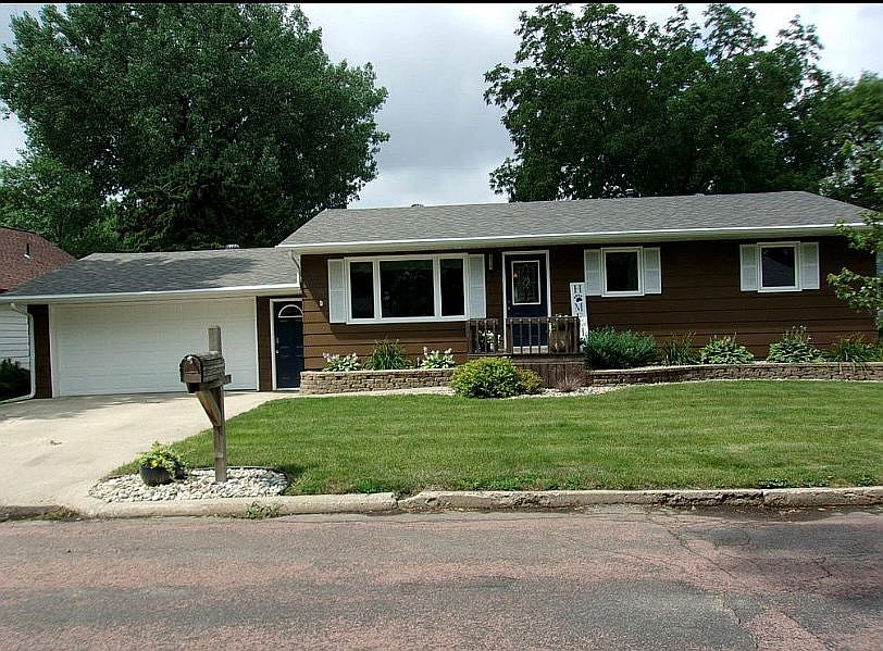 315 8th St NE, Watertown, SD 57201 Zillow