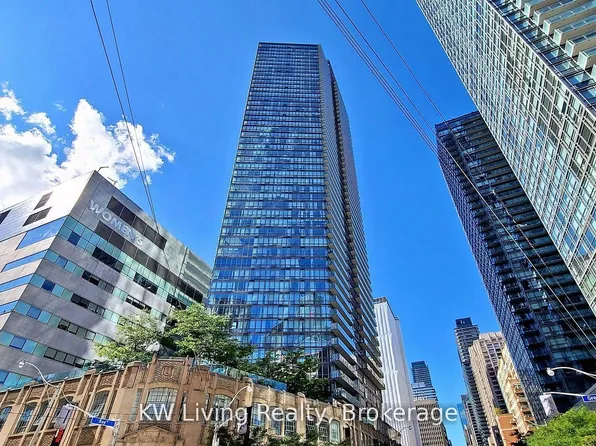 832 Bay St #1303, Toronto, ON M5S 1Z6