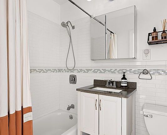 5th image of 466 15th St APT 11
