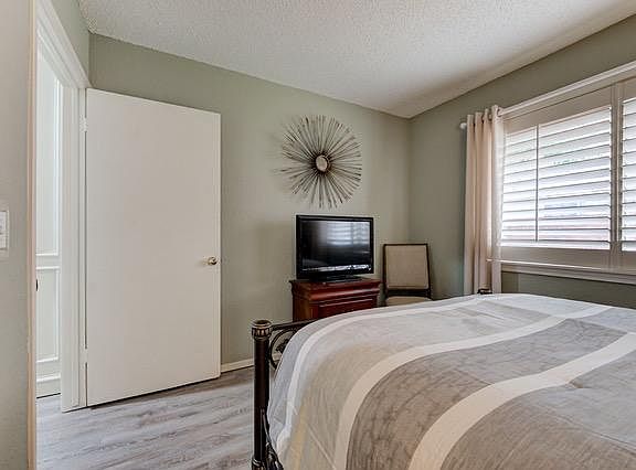 2nd image of 12218 Banyan Ln