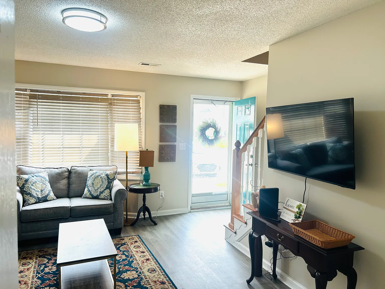 2 bed, 1.5 bath, 1042 sqft, $2,000 — Photo 2