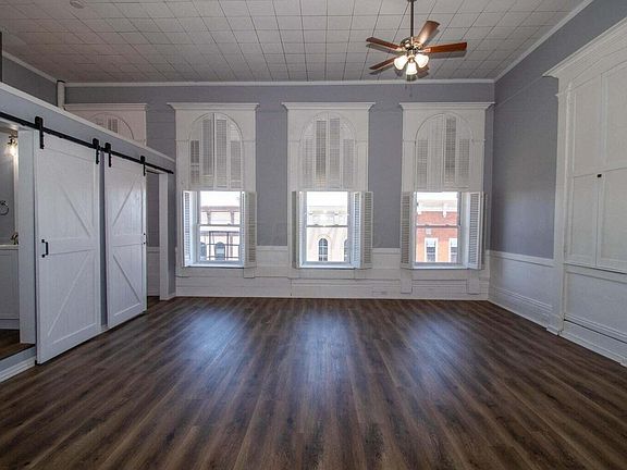 4th image of 113 S Main St #1/2