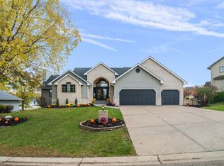 1162 Lakewood Dr S, Maplewood, MN 55119