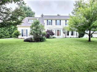 421 Quinlan Dr, Pewaukee, WI 53072