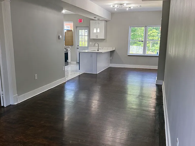 798 N Grantley St — Photo 6