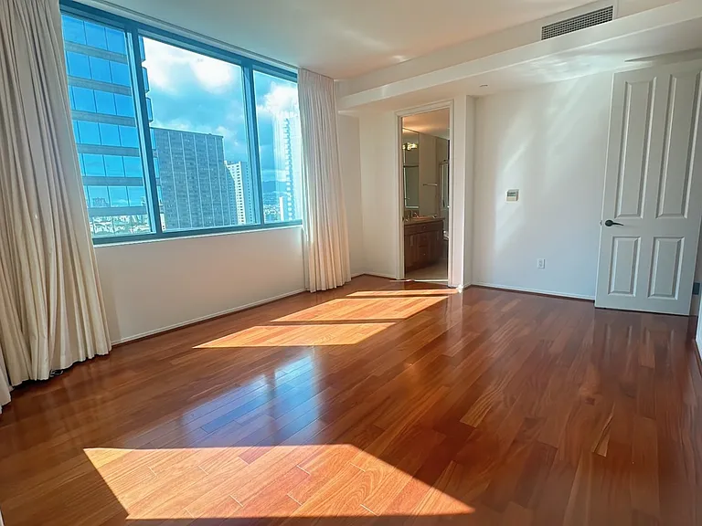 1199 Bishop St #16B — Photo 19