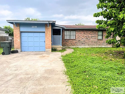 2209 E Jackson Ave Photo 1
