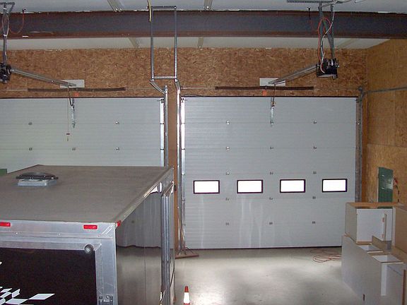 Double garage doors w/ door openers