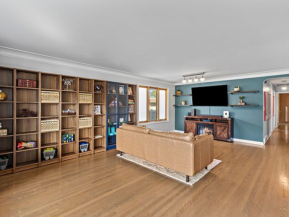 5th image of 8600 W Brodman Ave