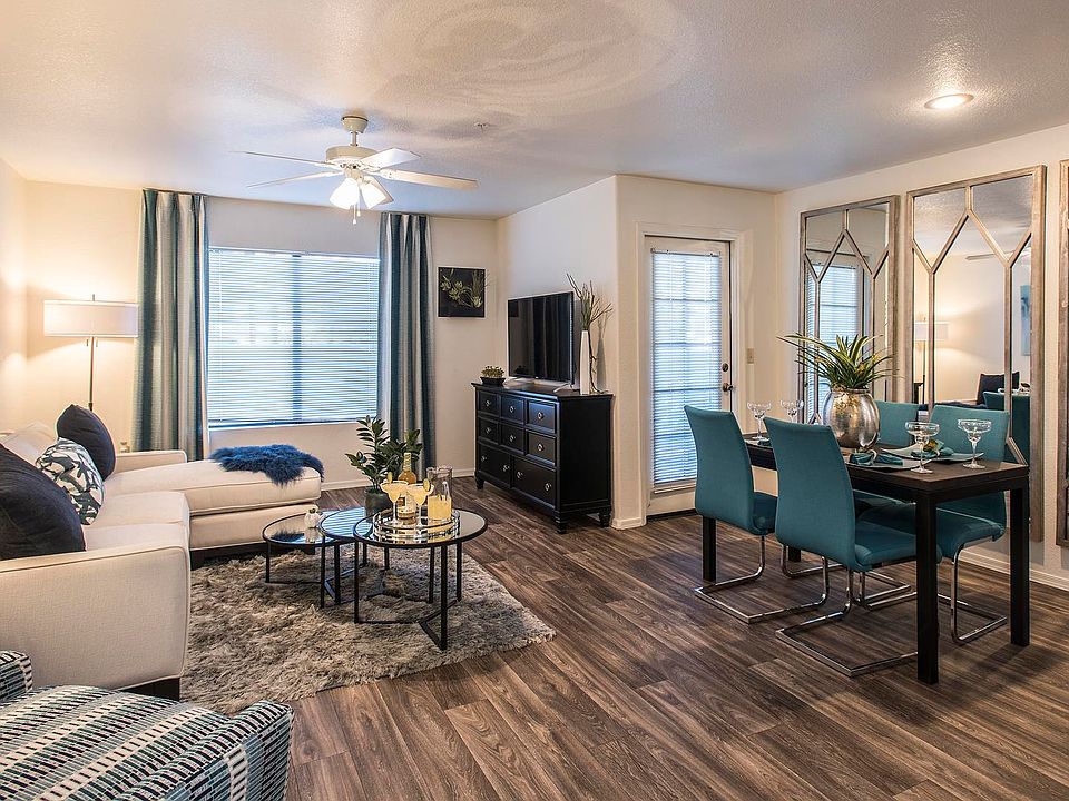 Classic Living Room Design With Television