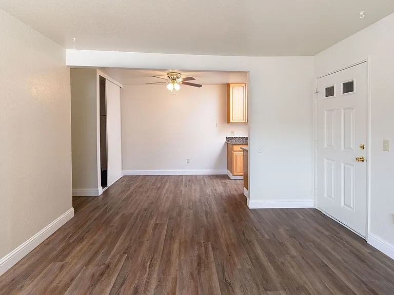 Peppertree Apartments — Photo 20