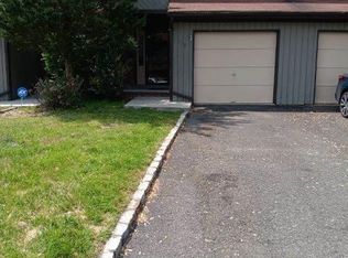 172 Penn Ct, Matawan, NJ 07747