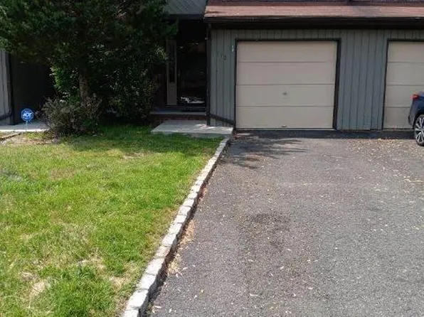 172 Penn Ct, Matawan, NJ 07747