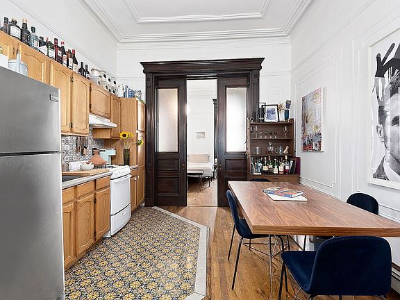 5th image of 278 Saint James Pl APT 1